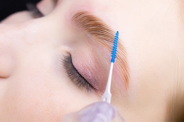 Safe Eyebrow Tinting: Why to Avoid Hair Dye and How to Color Brows Safely